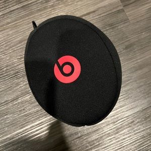 White Solo Wired Beats